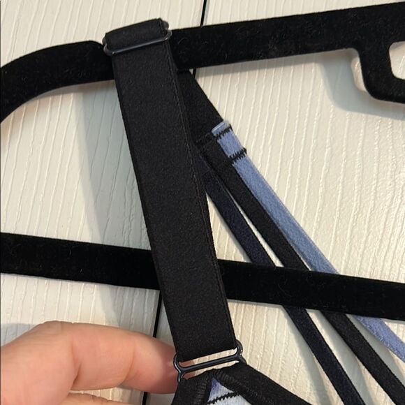 LIVI 18 20 NWT No-Wire Sports Bra Abstract Blue Black Comfot Yoga Low Impact - Picture 8 of 14